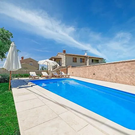 Holiday home Casa Piccola Barbici With Pool In Porec, Istria